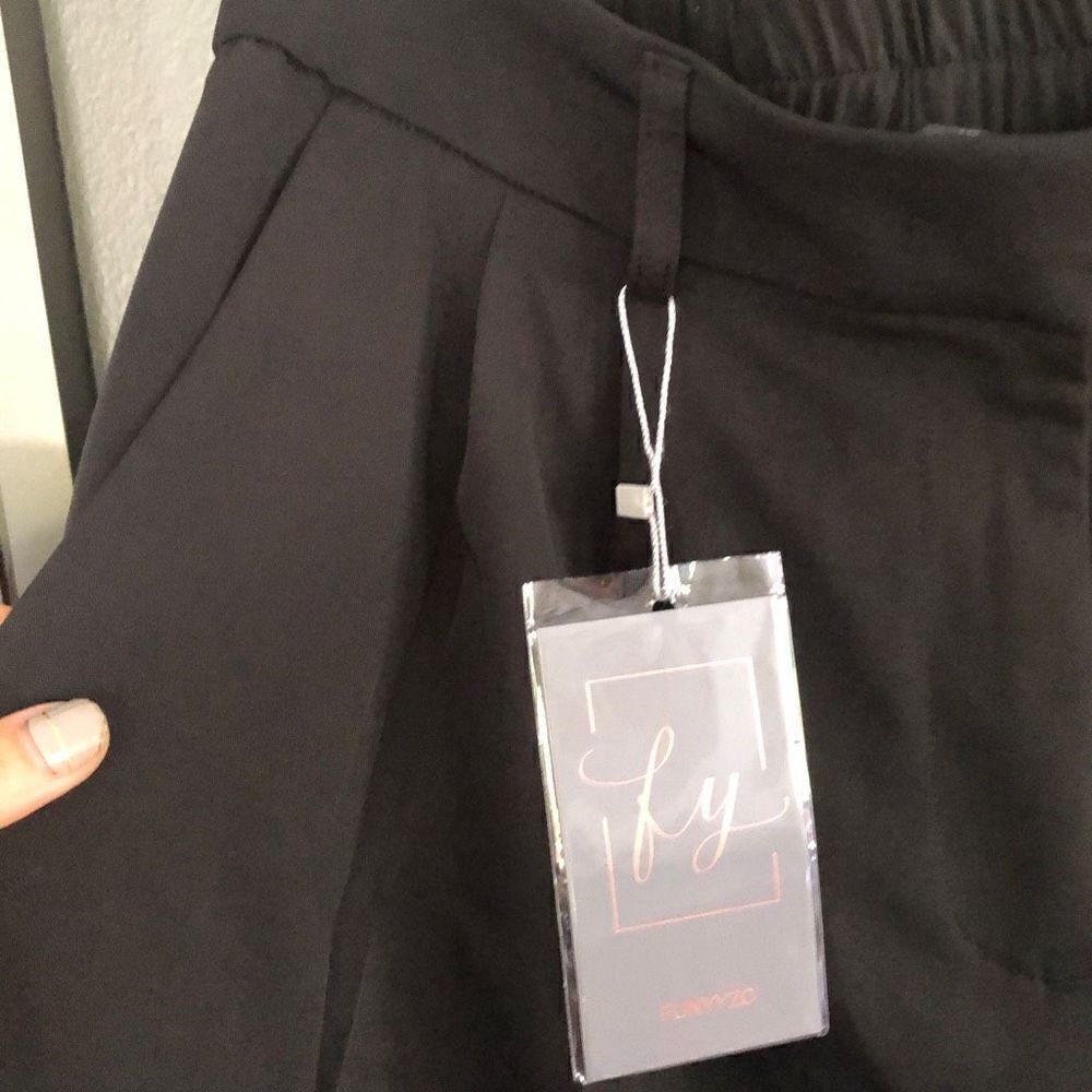 NWT Funyyzo Black wide leg pants pleated front. Size L. - Picture 5 of 7
